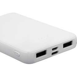 Lomme powerbank 5000 mAh.  Lille handy powerbank med lav vægt og stor kapacitet. Farvefoto af Jeres produkter